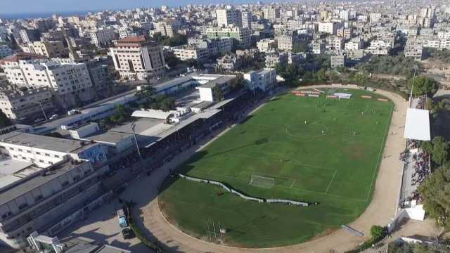 من هتافات التشجيع لنداءات النجاة.. أكبر ملعب في غزة يتحول إلى مأوى للنازحين