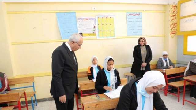 وزير التعليم ومحافظ الفيوم يتابعان لجان امتحانات الشهادة الإعدادية (صور)