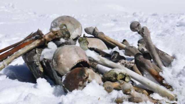 لغز «بحيرة الموتى» يحير العلماء.. العثور على 500 قطعة من الهياكل العظمية