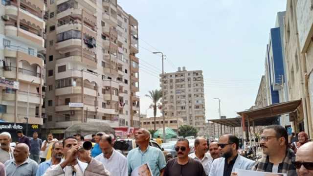 الآلاف يتوافدون على الشهر العقاري بكفر الشيخ لدعم الرئيس السيسي في الانتخابات
