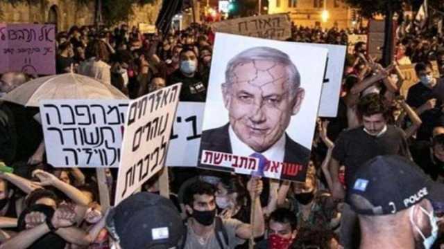 رئيس وزراء الاحتلال السابق يهاجم نتنياهو ويصفه بـ«الأناني»: هدفه الظهور قويا