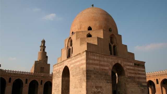 حكاية جامع بن طولون أول مسجد باقٍ في مصر.. يتميز بمعماره الحلزوني