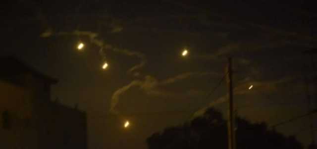 إعلام فلسطيني: طيران الاحتلال الإسرائيلي يشن 20 غارة على شمال خان يونس