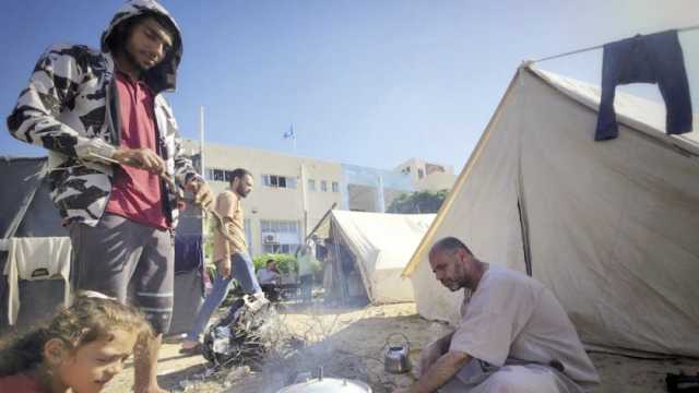 فراشهم الأرض وسقفهم السماء.. ضحايا العدوان في غزة هاربون من توحش القصف إلى برد الشتاء (ملف خاص)