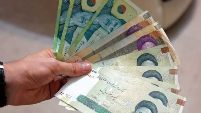 انهيار الريال الإيراني إلى مستوى غير مسبوق مع تفاقم التوترات بالمنطقة