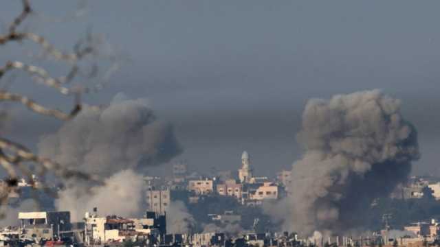 «القاهرة الإخبارية»: غارات إسرائيلية عنيفة على مخيم النصيرات وسط قطاع غزة