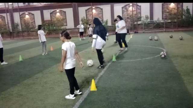 مدرب كرة قدم يؤسس أول فريق للفتيات بدمياط: شغفهن بالكرة لا يقل عن الرجال