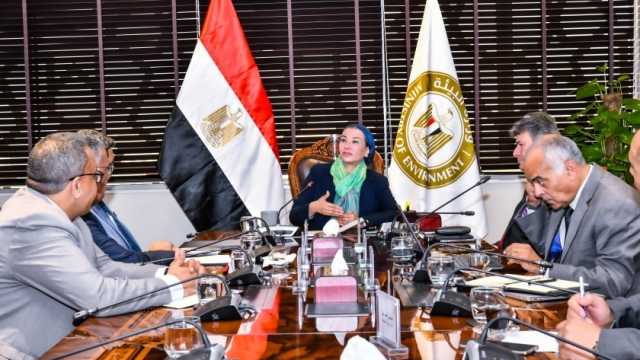وزيرة البيئة تعقد اجتماعا موسعا مع ممثلي وزارتي البترول والكهرباء