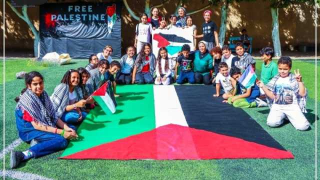 بالصور.. مدارس «سكيلز» الدولية تنظم وقفة تضامنية مع القضية الفلسطينية