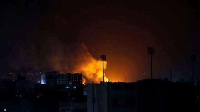 إعلام فلسطيني: طيران الاحتلال الإسرائيلي ينفذ سلسلة غارات على وسط قطاع غزة