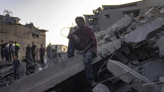 استشهاد 3 فلسطينيين كانوا على أجهزة التنفس في قصف مجمع الشفاء