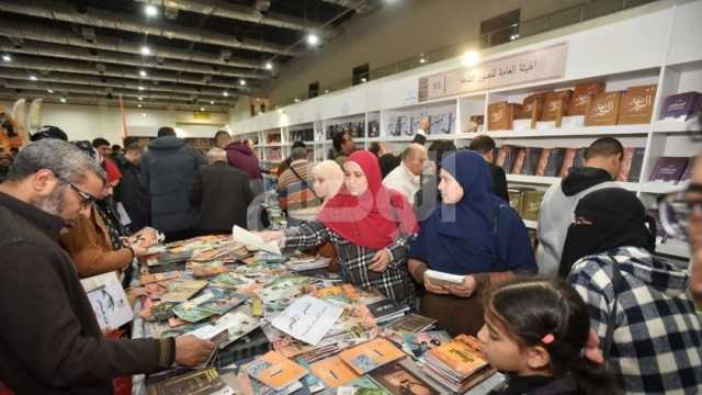 مراسل «إكسترا نيوز»: إقبال جماهيري كبير في أول أيام معرض الكتاب 