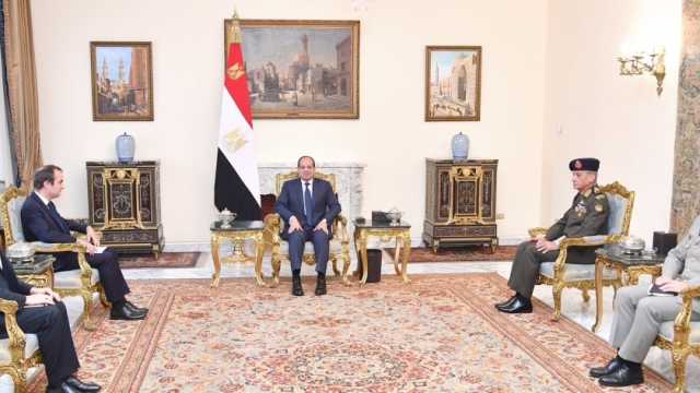 الرئيس السيسي يبحث مع وزير القوات المسلحة الفرنسي تهدئة الأوضاع بغزة