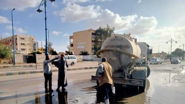 تداعيات الطقس في مطروح.. رفع حالة الطوارئ وسحب مياه الأمطار من الشوارع