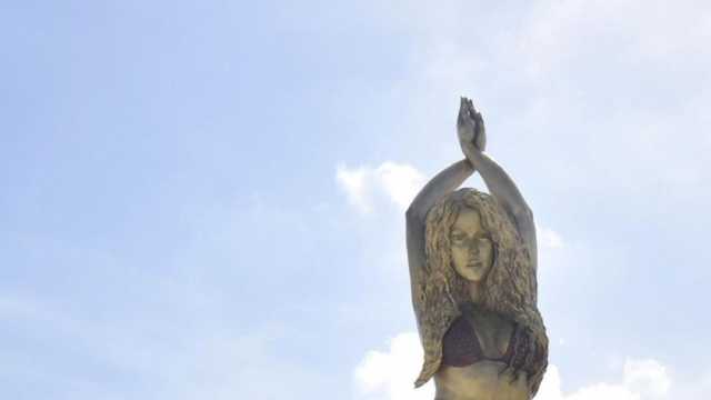إزاحة الستار عن تمثال شاكيرا اليوم في مسقط رأسها (صور)