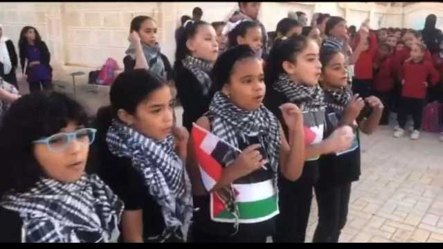 طلاب المدرسة التجريبية في مطروح يتضامنون مع القضية الفلسطينية