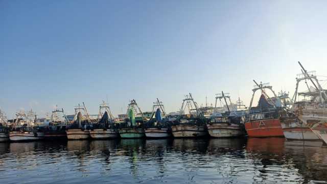 توقف حركة الملاحة والصيد بميناء البرلس والبحر المتوسط بسبب حالة الطقس