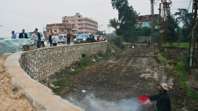 وزيرة البيئة تشكر مواطنا بادر بإطفاء حريق للمخلفات خلال جولتها في بالشرقية