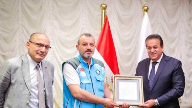 وزير الصحة يبحث مع السفير التركي سبل التعاون لإيصال الإغاثات إلى غزة