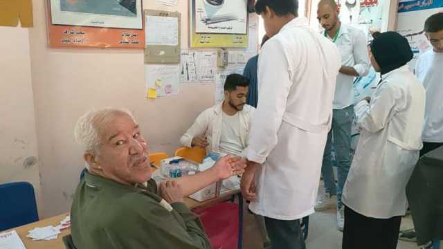 فحص 4800 حالة في قافلة طبية مجانا بكفر الشيخ