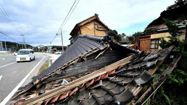 حرائق وهروب.. مشاهد توثق أضرار زلزال اليابان في بلدة واجيما (فيديو)