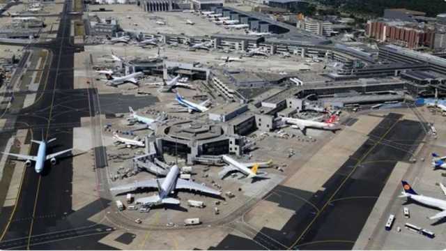 «القاهرة الإخبارية»: إلغاء 70 رحلة جوية بمطار فرانكفورت بسبب الطقس السيئ