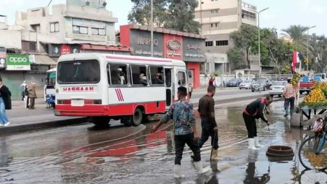 إصلاح كسر ماسورة مياه في شارع بورسعيد بحدائق القبة