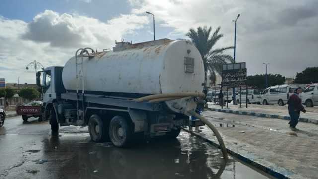 رئيس مدينة مرسى مطروح: رفع تراكمات مياه الأمطار على طريق الإسكندرية