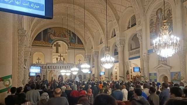 حضور شبابي كبير في سهرة كيهك بالكاتدرائية المرقسية بالإسكندرية (صور)