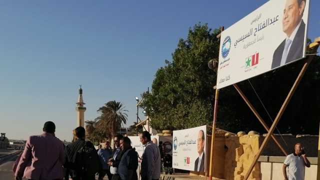 بدء توافد المواطنين على مؤتمر دعم المرشح عبد الفتاح السيسي برأس غارب
