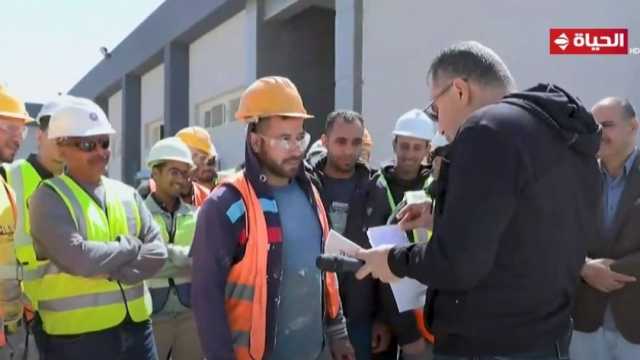 عمرو الليثي يلتقي عمال مشروع حدائق العاصمة.. مسابقة وجوائز مالية