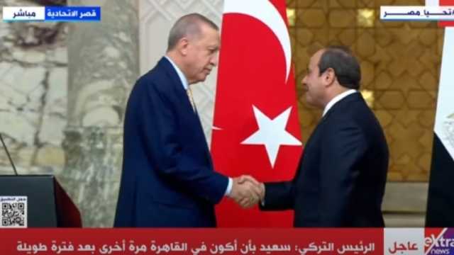 الرئيس السيسي يودع نظيره التركي لدى مغادرته مطار القاهرة