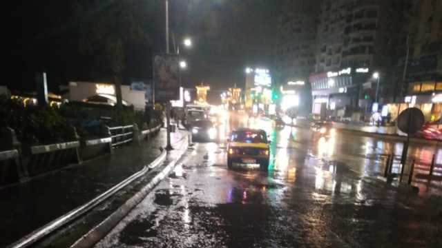 الثلج يغطي شوارع الإسكندرية والبرق والرعد يضيء السماء لليوم الرابع على التوالي