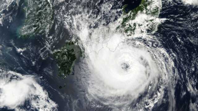 إعصار الصين كوينو يتوغل إلى جزيرة هاينان بنفس الشدة