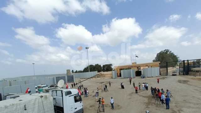 عبور 180 شاحنة مساعدات غذائية وطبية إلى غزة من معبر رفح