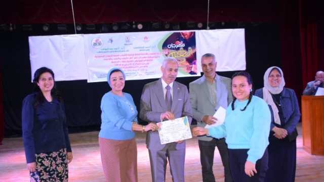 تكريم أصحاب المراكز الأولى في ختام مهرجان «نغم 2» بجامعة أسيوط