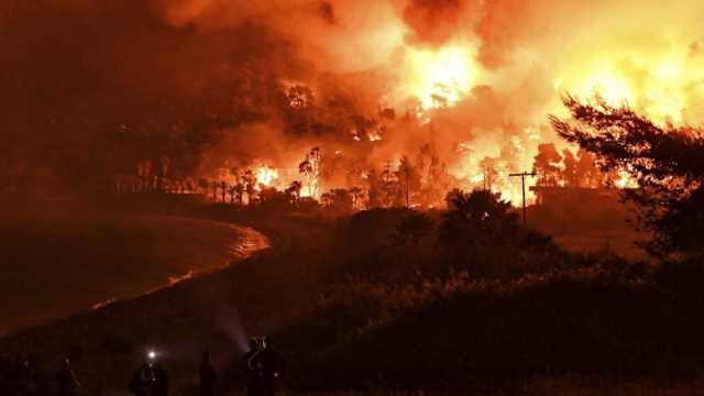 إجلاء مستمر للسكان في اليونان.. والحرائق تمتد للعاصمة