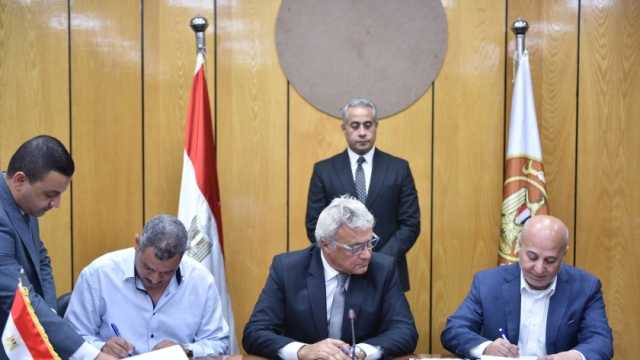 وزير العمل يوقع اتفاقية مع «إفكو مصر»: تحقق مكتسبات عمالية