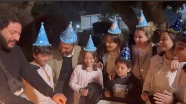أسرة مسلسل «إمبراطورية ميم» تحتفل بعيد ميلاد منى أحمد زاهر