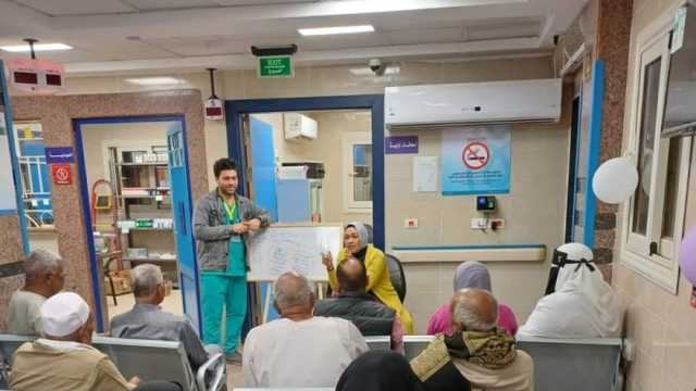 محافظ أسوان يتابع فعاليات اليوم الطبي لتقديم الخدمات العلاجية لأهالي قرية الكرور