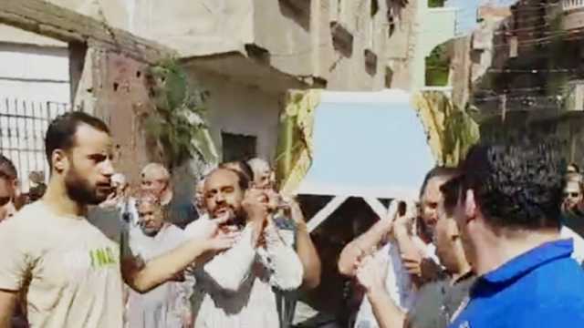 تشييع جثمان شيخ المبتهلين عبدالرحيم دويدار في محلة مرحوم بالغربية (صور)
