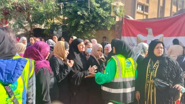 لليوم الثاني.. سيدات شبرا مصر يتوافدن بكثافة على لجان الاقتراع (صور)