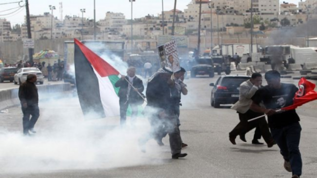 اندلاع مواجهات مع قوات الاحتلال الإسرائيلي في بلدة الرام شمال القدس المحتلة