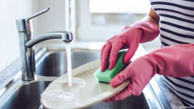خطأ تقع فيه ربات المنازل عند غسل الأطباق.. يسبب أضرارا صحية خطيرة