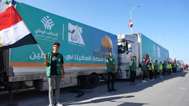 كواليس استعدادات إدخال 40 شاحنة إلى قطاع غزة (فيديو)