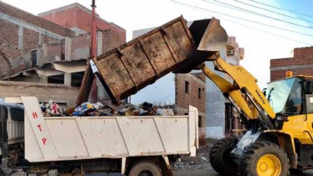 حملات لرفع تجمعات القمامة وصيانة الإنارة العامة في مدن كفر الشيخ