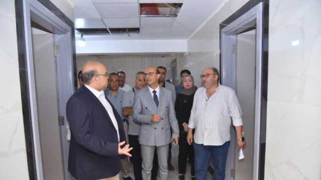 رئيس جامعة أسيوط يتفقد أعمال تطوير استقبال الطوارئ بالمستشفى الجامعي