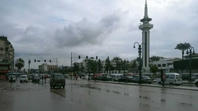 أمطار في عدة مناطق بالإسكندرية اليوم.. والمحافظة ترفع حالة الطوارئ