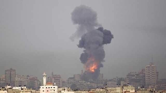 الاحتلال الإسرائيلي يلقي القنابل المضيئة على مناطق متفرقة شمال قطاع غزة