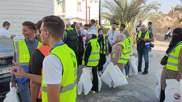 شباب بالعريش يتطوعون لتوفير الملابس لمصابي غزة: قضيتنا واحدة